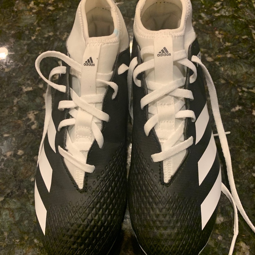 Adidas Predador boys soccer shoes